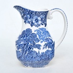 woodland enoch wedgwood tunstall ltd england -  Belíssima leiteira em faiança inglesa nas cores branco e azul. Medida: 18cm x 9cm x 16cm.