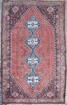 GRANDE tapete persa confeccionado à mão na cor vinho com decoração floral e figurass geométricas. obs: necessita restauro nas bordas e um furo no meio. Marcas do tempo. Medida: 262 cm x 180 cm