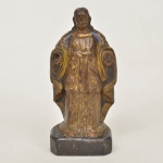 ARTE SACRA - Jesus Cristo - Imagem Sacra em madeira entalhada com vestígios de policromia. Possivelmente Séc XVIII Medida: 18 cm x 8 cm x 5 cm; Obs: Sem as maõs.