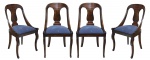 Conjunto de 4 cadeiras de madeira nobre com assento em tecido e encosto curvo com trave vertical ao centro. Medida: 89cm x 48cm x 42cm.