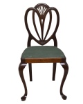 Cadeira em jacarandá, estilo inglês, , encosto vazado, estofamento na cor verde. Medida: 92cm x 48cm x 44cm.