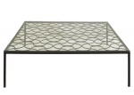 Mesa de centro em metal  com tampo em vidro. Medida: 35cm x 120cm x 120cm.