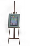 Cavalete em madeira nobre com quadro, possui selo. ACOMPANHA QUADRO. Medida: 224cm altura x 53,5cm comprimento x 92cm profundidade. OST - CÉREBRO ELETRÔNICO" CID PRADO - RIO DE JANEIRO - 1995 Medida do quadro: ME: 67,5cm x 57,5cm. MI: 45cm x 33cm.