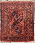 Tapete oriental vermelho. Medida: 117cm x 103cm.