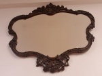 Espelho parede, moldura em madeira NOBRE  entalhada. Medida: 104 cm x 104 cm.