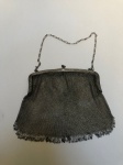Bolsa de prata com alça. Medida: 17,5cm x 16cm. Peso bruto: 140g.