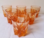 Conjunto de seis copos de cristais baccarat para drinks na cor de ambar. Tamanho 6cm de altura.
