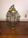 Lustre com 12 lados para 1lâmpada em vidro. Medida: 51cm x 33cm. Retirada em Ipanema com hora marcada.
