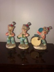 Lote composto por 3 porquinhos músicos com diferentes instrumentos. Medida: 18cm x 9cm x 7cm. Retirada em Ipanema com hora marcada.