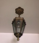 Belo lustre sextavado em bronze e vidro bisotado  para 1 lâmpada. Retirada na Rainha Elizabeth com hora marcada*