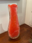 Vaso de murano na cor laranja. Medida: 45cm de altura x 19cm de diâmetro x 9cm a base.