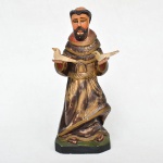 Arte Popular - Imagem representando São Francisco de Assis em madeira. Medida: 36cm x 17cm x 11cm.