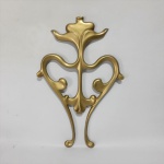 Antigo e belo adorno Art Nouveau em metal patinado de dourado.Dimensôes: 33 cm x 22cm.