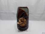 Lindo vaso decorativo em cerâmica vitrificada. Medindo 28cm de altura x 16cm de diâmetro.
