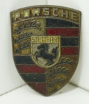 AUTO PEÇA - Emblema escudo PORSCHE. Med. 4,5x3 cm. Produto conforme fotos originais do lote.