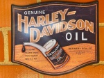 DECORAÇÃO - Placa decorativa, HARLEY DAVIDSON OIL. Med. 43x51 cm.Produto conforme fotos originais do lote.
