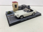 COLECIONISMO - Coleção James Bond 007 - TOYOTA 2000 GT - YOU ONLY LIVE TWICE. Miniatura colecionavel. Escala 1:43.  Carro de coleção, carrinho em metal e plastico injetado, pneus borracha. Acompanha base. Produto conforme fotos originais do lote.