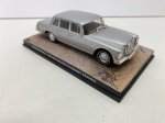 COLECIONISMO - Coleção James Bond 007 - MERCEDEZ-BENZ - ON HER MAJESTYS SECRET SERVICE. Miniatura colecionavel. Escala 1:43.  Carro de coleção, carrinho em metal e plastico injetado, pneus borracha. Acompanha base. Produto conforme fotos originais do lote.