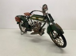 COLECIONISMO - Miniatura Colecionável de Lata, MOTOCICLETA, VINTAGE (1929). Med. 20x34x18 cm. Produto conforme fotos originais do lote.