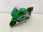 COLECIONISMO - Miniatura colecionável, moto KAWASAKI NINJA em metal e plástico injetado, pneus borracha. Med. 9x12 cm. Produto conforme fotos originais do lote.