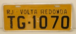 COLECIONISMO - Placa automotiva - Volta Redonda - RJ - TG 1070. Produto conforme fotos originais do lote.