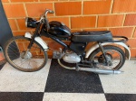 MOTOCICLETA - LEONETTE MUSTANG M5 (Anos 50/60) - Moto sem documento, motor não esta trancado, com faltas, sem funcionamento a mais de 10 anos. Moto para fins de decoração e exposição. Produto conforme fotos e vídeo originais do lote.