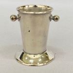 EBERLE - Antigo paliteiro em metal espessurado a prata feitio balde de gelo (faltam argolas). Med. 6cm de altura