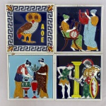 Lote com 4 Azulejos Gregos decorativos em cerâmica com suporte para pendurar na parede. Decorados com motivos gregos pintados à mão.  Apresenta bicados e restauro. Med.: 15x15cm.