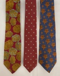 Lote com 3 gravatas vintage em seda de grifes francesas Lanvin, Guylaroche e Christian Dior. 