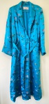 GOLZ SQUIRREL VINTAGE - Robe em seda chinesa na cor azul turquesa decorado com símbolos e flores bordadas.  Tamanho Único