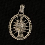 PRATA - Pingente  em prata 925 com imagem sacra no centro. Med. 4cm - Peso: 8g