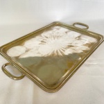 WOLFF - Bandeja em formato retangular em metal espessurado a prata, com pegadores lisos. Med.: 33x50cm com alça. Possui desgastes