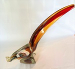 Grande galo de vidro de murano translúcido com tom de âmbar com verde e vermelho. Med.: 44cm de altura e 41cm de largura. Apresenta alguns bicados.