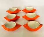 LUIZ SALVADOR - Conj. com 6 recipientes para servir casquinha de siri em cerâmica vitrificada na parte interna, pintado na cor laranja fosco. Med. 14cm - Apresenta bicados nas bordas.