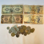 Numismática - Lote contendo 4 cédulas e 37 moedas antigas, brasileiras e estrangeiras.