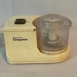 TOASTMASTER Chopster - Mini processador na cor branca, recipiente em acrílico e facas em aço inox. 110V Apresenta desgastes do tempo