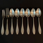 FRAGET MB PLAQUE 1896 - 1900 - Lote com 6 (seis) colheres e 2 garfos em em folha de prata grossa, med. 20cm, peso: 580g
