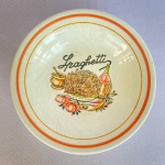 IRONSTONE TABLEWARE MADE IN ITALY - Seis bowls para Spaghetti em porcelana. Med.: 21cm de diâmetro e 4,5cm de altura. Apresenta craquelados e pequenos desgastes.