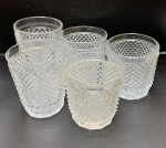 5 copos de vidro no estilo bico de jaca. Maior: 8 cm de diâmetro na borda e 10,5 cm de altura