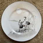 Prato de porcelana com desenho de pássaros. 19 cm de diâmetro