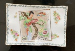 Petisqueira  de porcelana pintada à mão. 12 x 17 cm