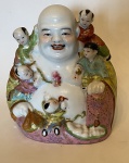 Buda de porcelna chinesa. 18 x 10,5 x 21 cm de altura