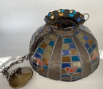 Lustre estilo vitral. 46 cm de diâmetro x 29 cm de altura