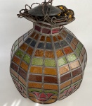 Lustre estilo vitral. 37 cm de diâmetro x 34 cm de altura. No estado