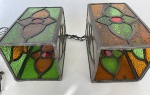 Lustre para duas lâmpadas, estilo vitral. 11 x 11 x 19 cm de altura