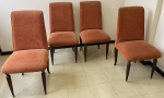 4 cadeiras de madeira nobre ao estilo inglês, revestidas de tecido na tonalidade laranja. 47 x 50 x 98 cm de altura  1 falta ponteira. Brasil, anos 60