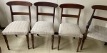 6 cadeiras de madeira nobre com assento em tecido na tonalidade crem.  2 com braço e 4 sem braço. Com braço:  45 x 52 x 88  cm altura e sem braço - 45 x 52 x 87 cm de altura