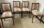 4 cadeiras de madeira nobre, ao estilo inglês. Encosto e assento em tecido. 47 x 46 x 87 cm de altura. Necessita troca do tecido. Brasil, anos 60