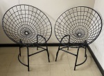 2 cadeiras de ferro. 71cm de diâmetro x 81 cm de altura
