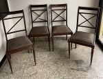 4 cadeiras de madeira nobre. assento em courvin na tonalidade marron.  44 x 45 x 95 cm de altura. No estado